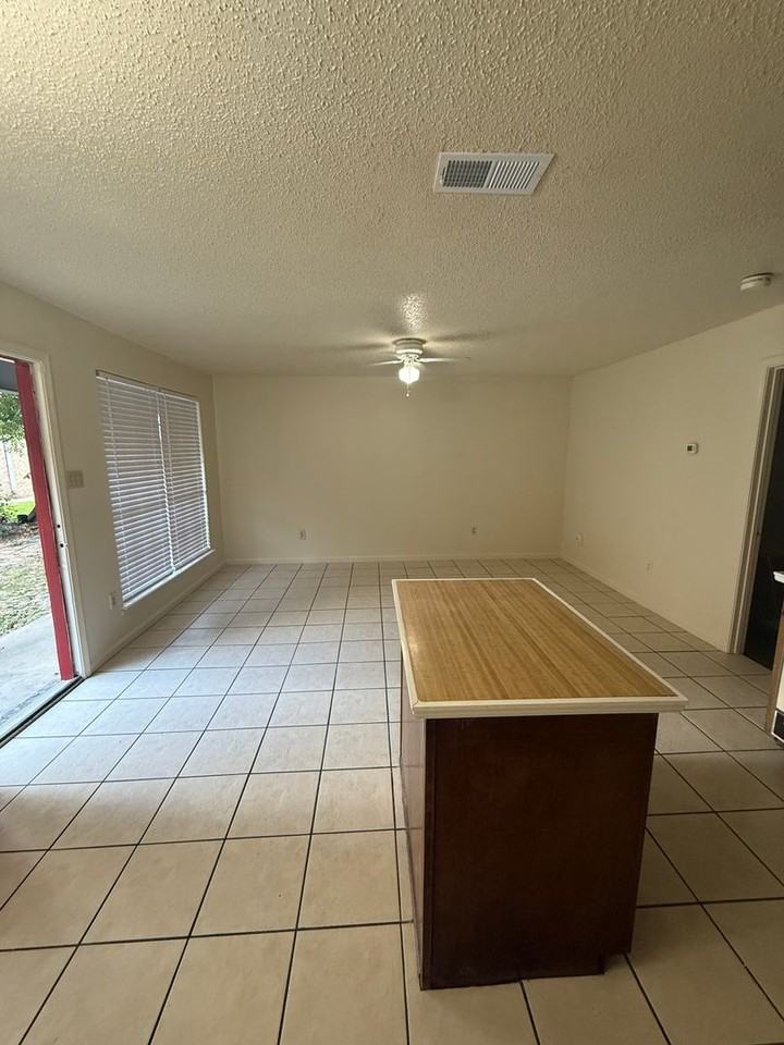 DM 8070 NED AVE. - Photo 4 of 17