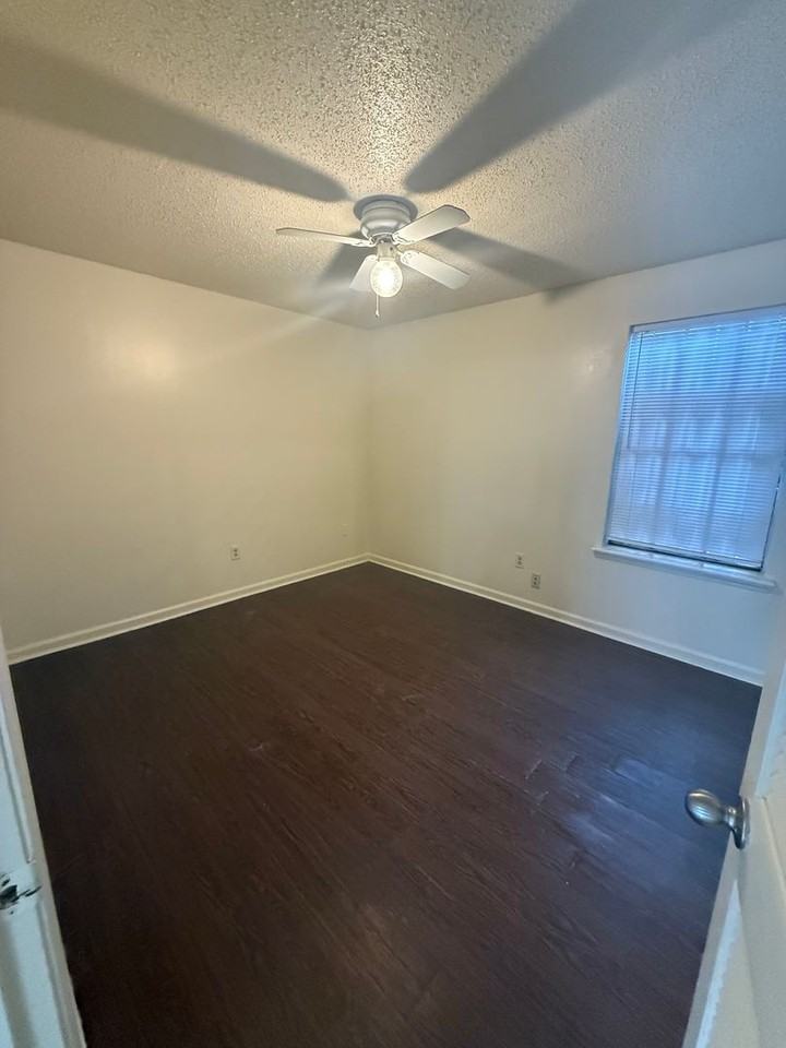 DM 8070 NED AVE. - Photo 6 of 17