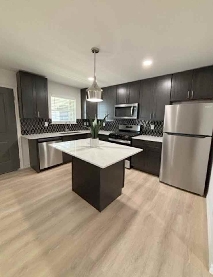 LEGACY @49th - Photo 3 of 37