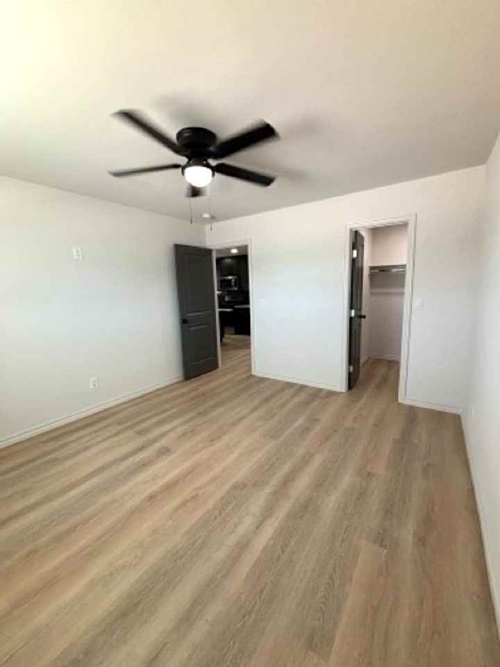 LEGACY @49th - Photo 5 of 37