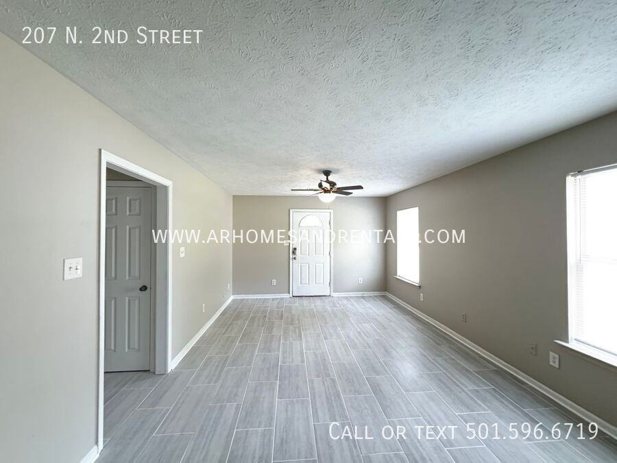 207 N 2nd St - Photo 2 of 10