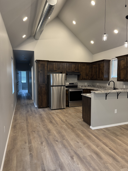 928 S Elm St - Photo 7 of 19