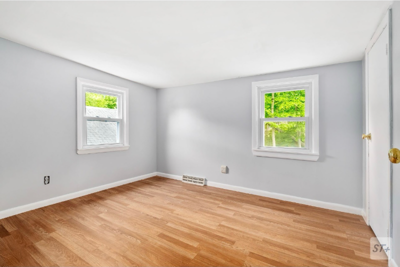 231 Colebrook St - Photo 3 of 5