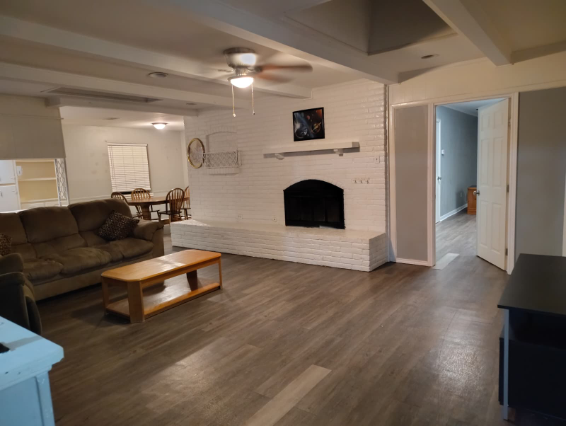 6172 Whitman Ave - Photo 6 of 11