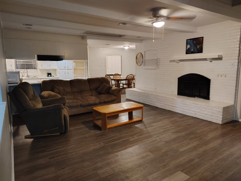 6172 Whitman Ave - Photo 3 of 7