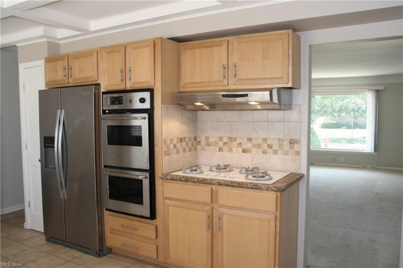 1269 Bonnie Ln - Photo 3 of 20