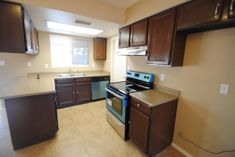 7522 W Cheery Lynn Rd - Photo 3 of 6