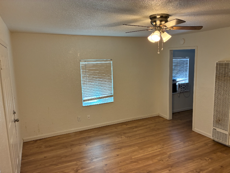 3731 Jasmine St #B - Photo 3 of 7