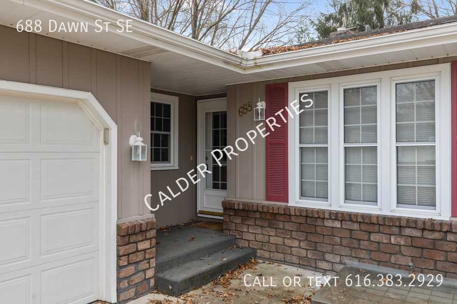 688 Dawn St Se - Photo 2 of 26