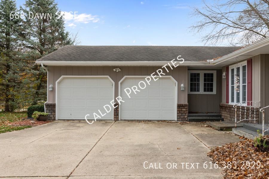 688 Dawn St Se - Photo 3 of 26