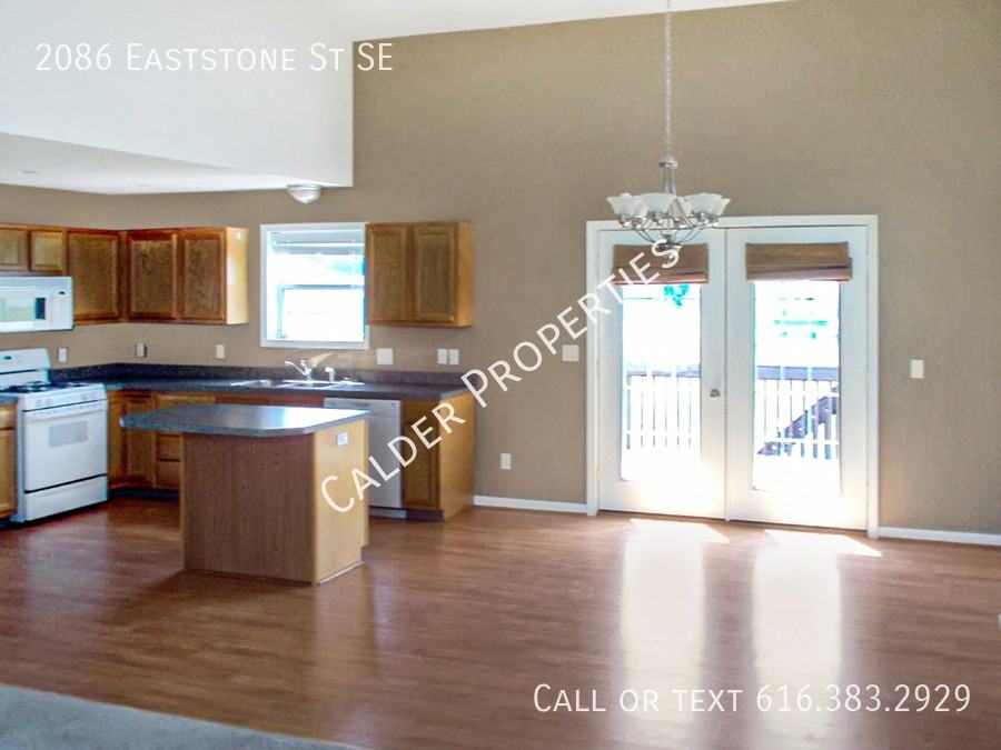 2086 Eaststone St Se - Photo 2 of 10