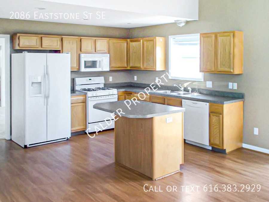 2086 Eaststone St Se - Photo 3 of 10