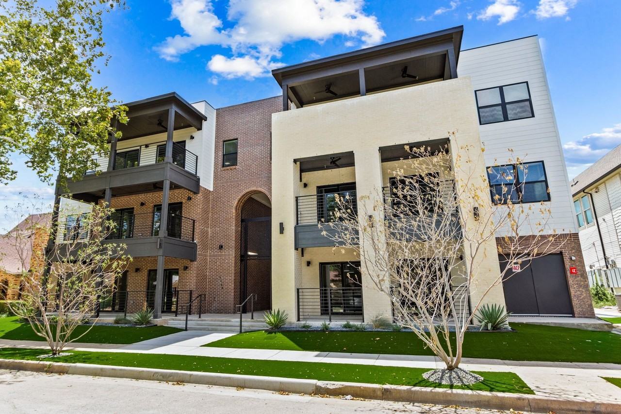 3136 Cockrell - Photo 4 of 41