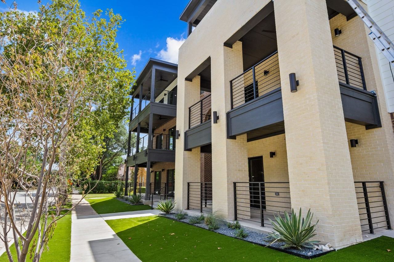 3136 Cockrell - Photo 5 of 41