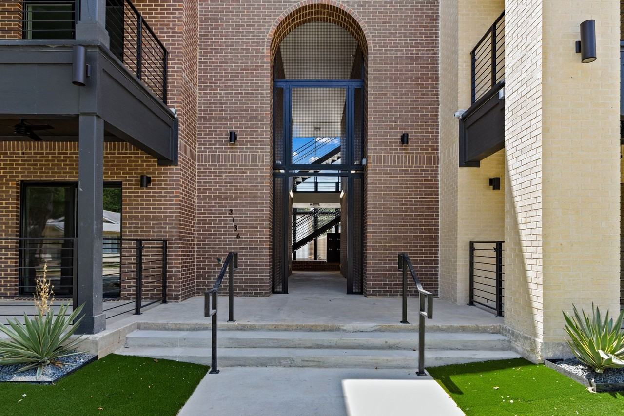 3136 Cockrell - Photo 6 of 41