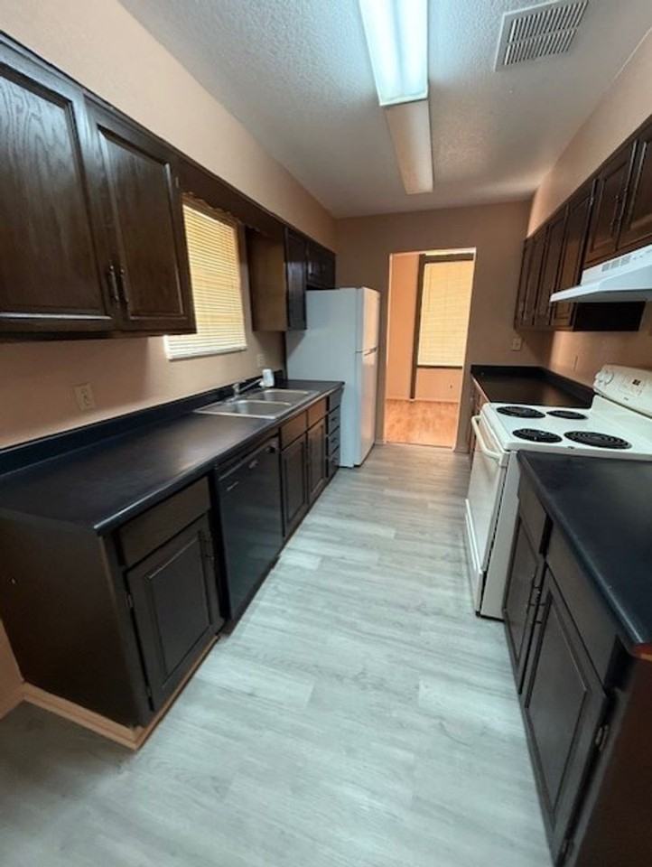 1343 Five Star Boulevard - Photo 4 of 9