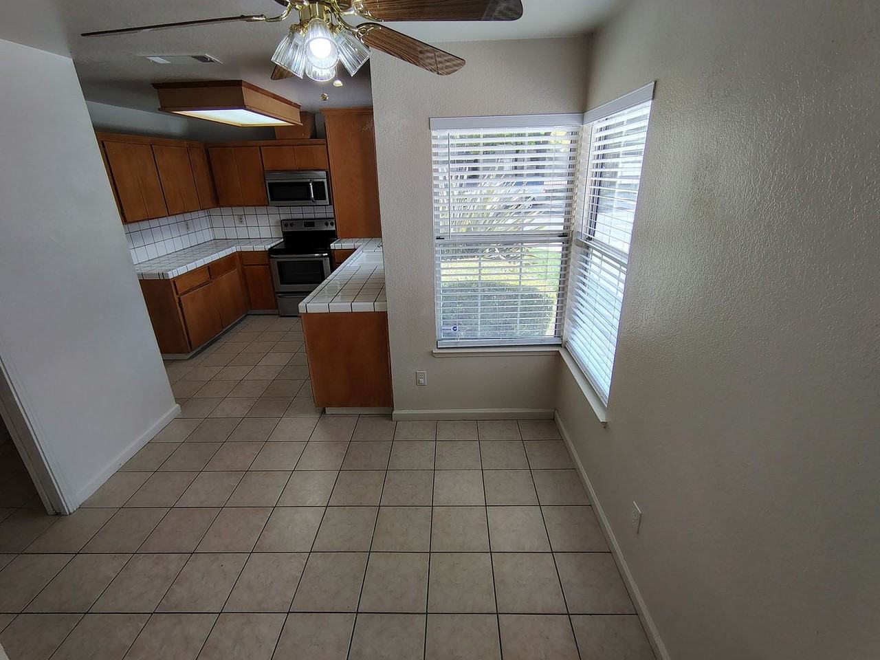 2605 Marina Dr - Photo 3 of 15