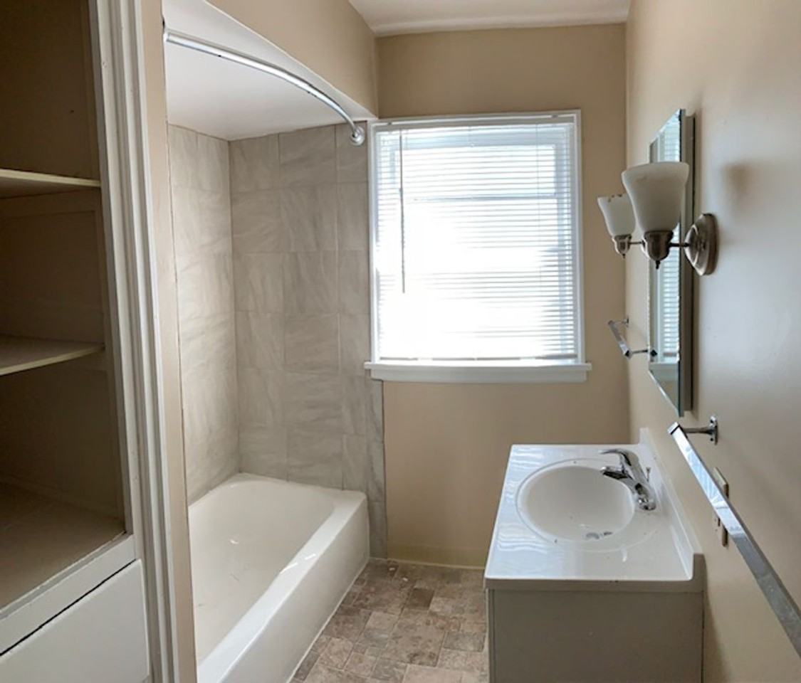 1021 W 29th Ave - Photo 3 of 9