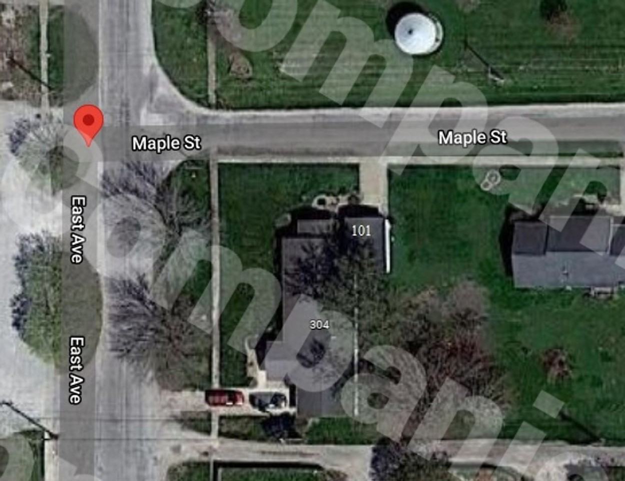 101 E Maple St - Photo 2 of 18