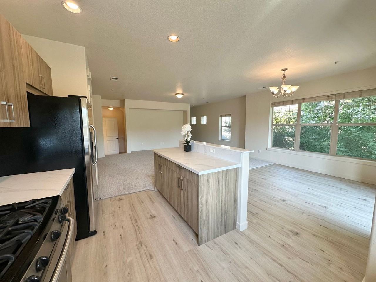 608 Northeast Adwick Drive - Photo 5 of 28