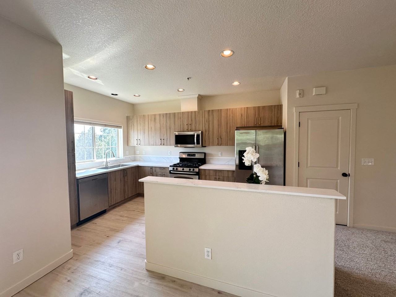 608 Northeast Adwick Drive - Photo 7 of 28