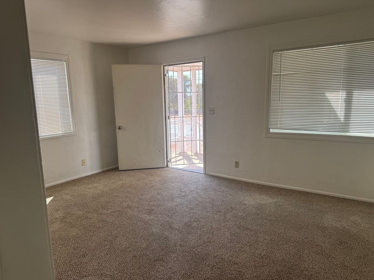 Wyandotte Ave - Photo 3 of 9