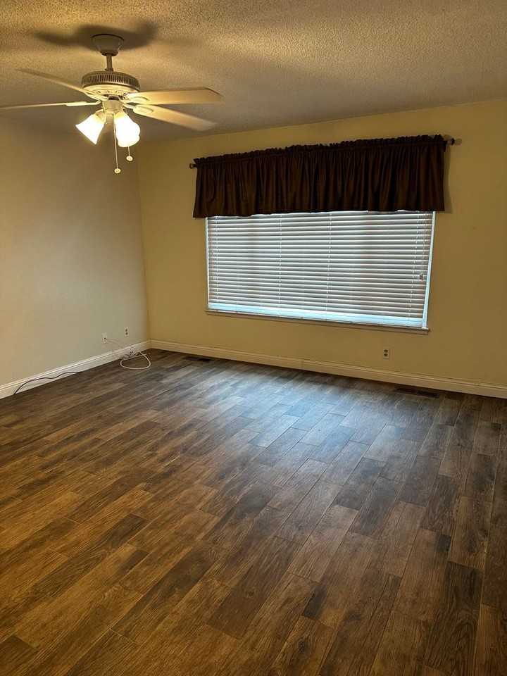 745 E Tenaya Way - Photo 3 of 26