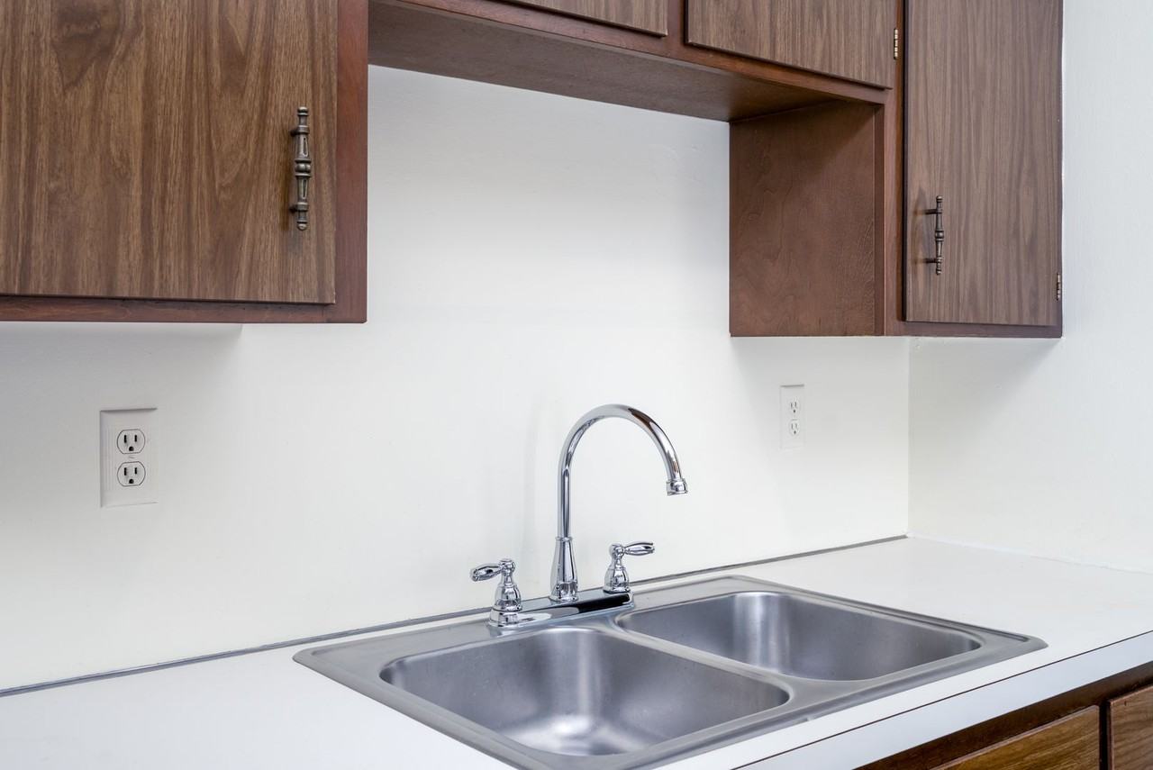 2636 Fremont Ave S - Photo 4 of 14