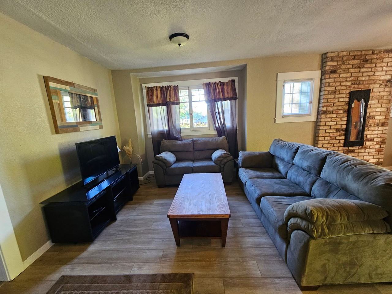 1595 N Main St - Photo 3 of 14