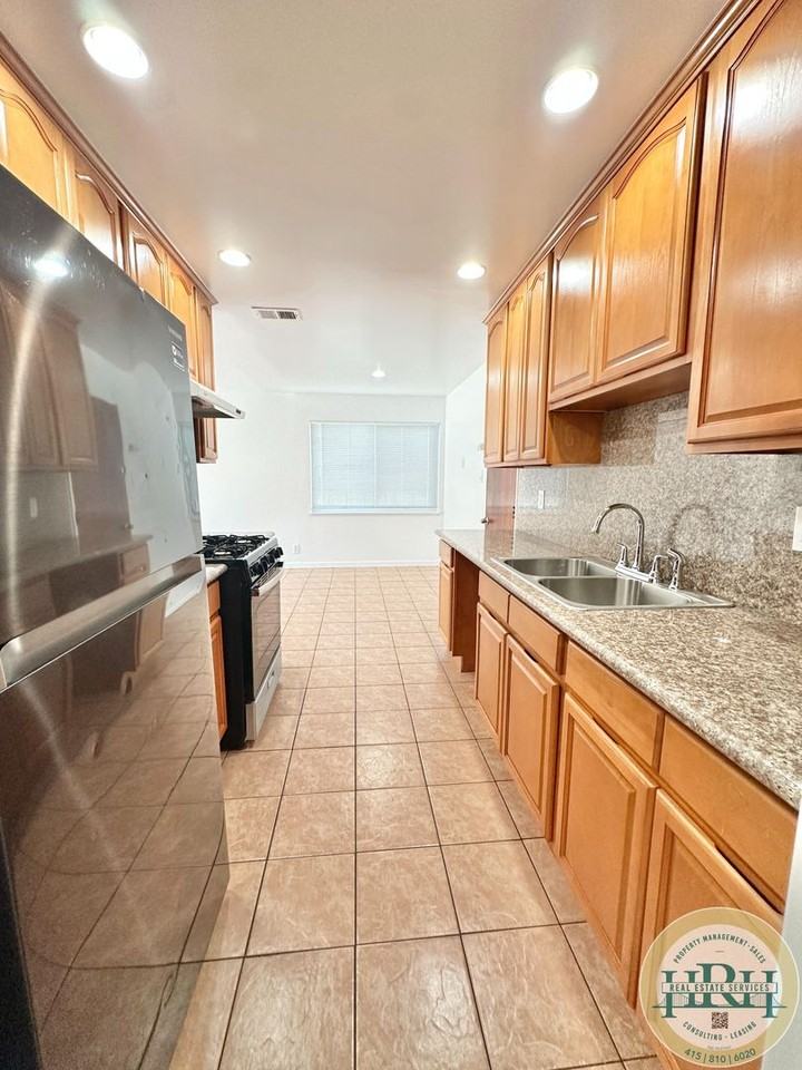 15833 Via Eduardo - Photo 5 of 24