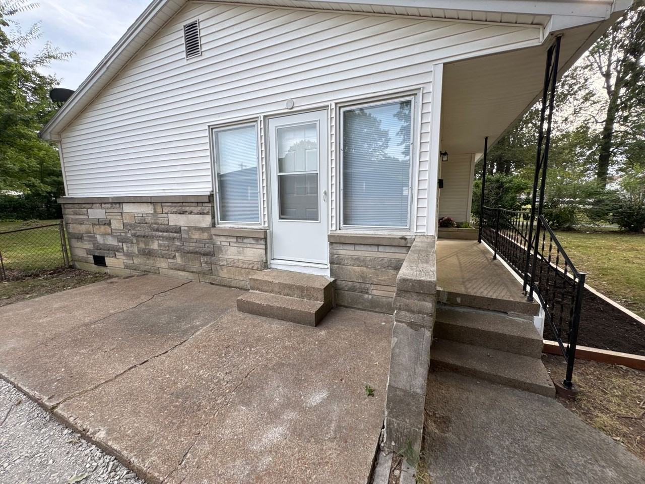 2708 Trimble Street - Photo 2 of 26