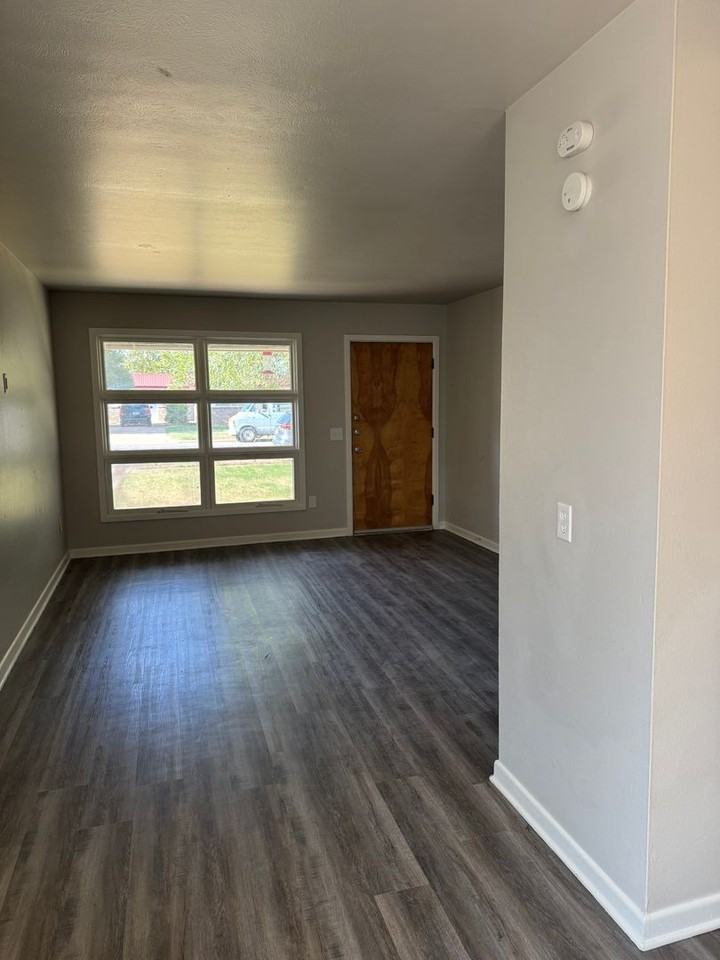 4811 52nd Street - Photo 3 of 24