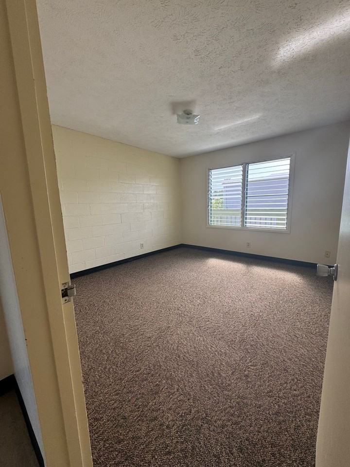 464 Kalanikoa St #201 - Photo 6 of 8