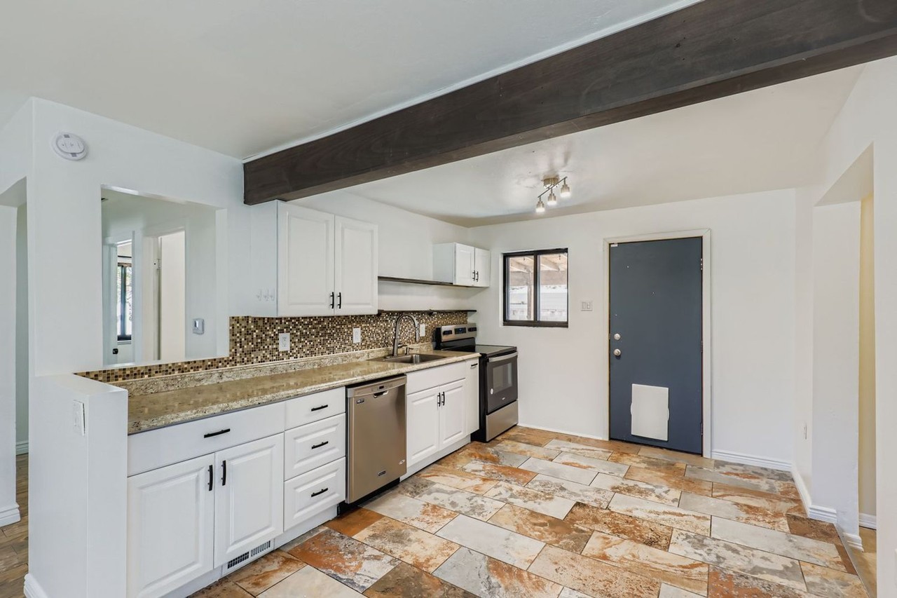 2220 Quebec St - Photo 5 of 19