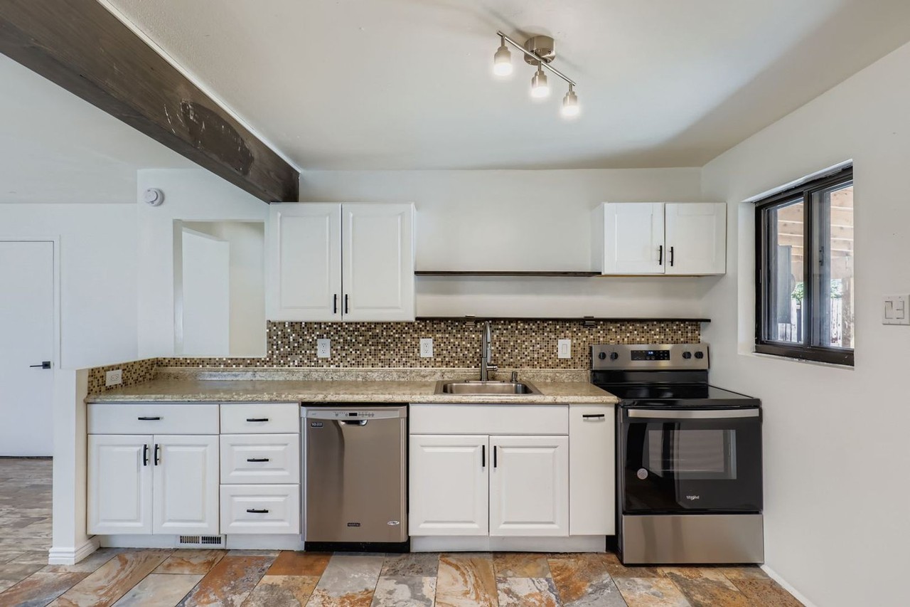 2220 Quebec St - Photo 7 of 19