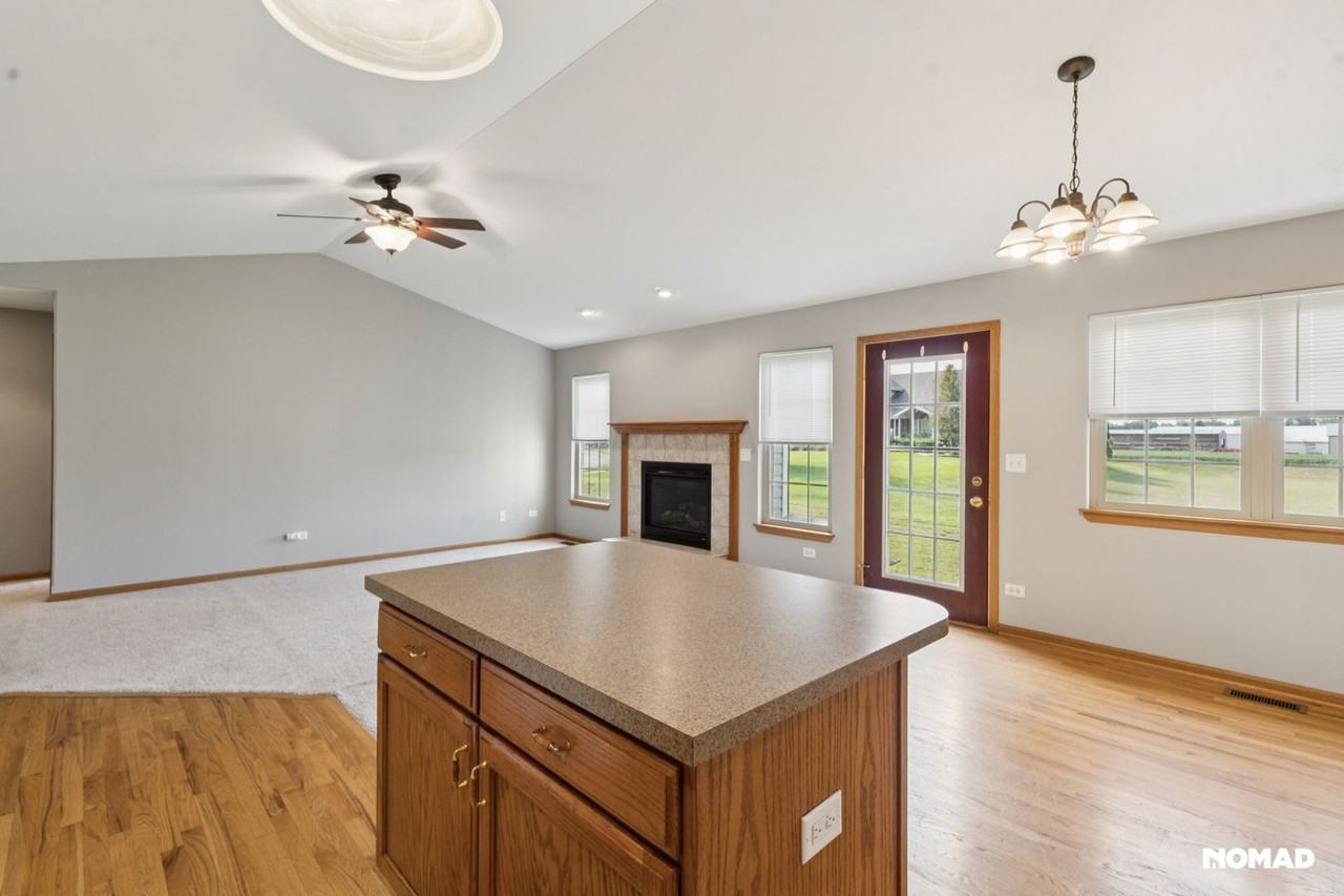 195 Stirling Pl - Photo 3 of 19