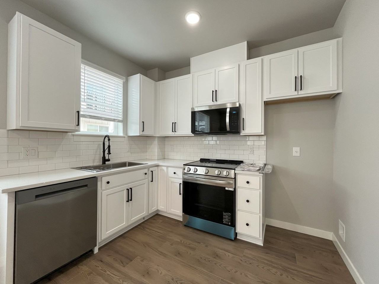7920 Se Mitchell St #B - Photo 2 of 17
