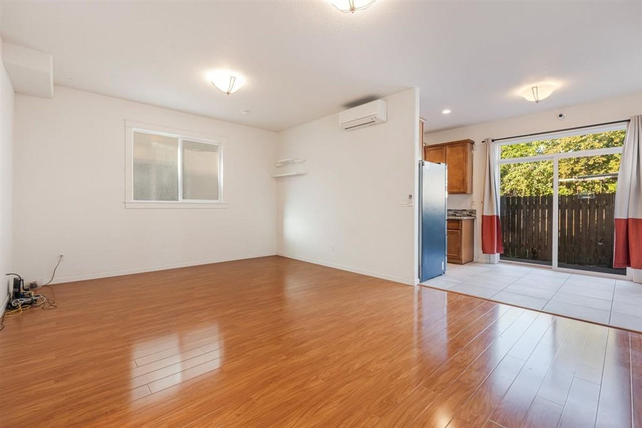 14414 E Burnside St - Photo 4 of 24