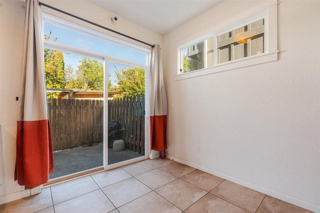 14414 E Burnside St - Photo 7 of 24