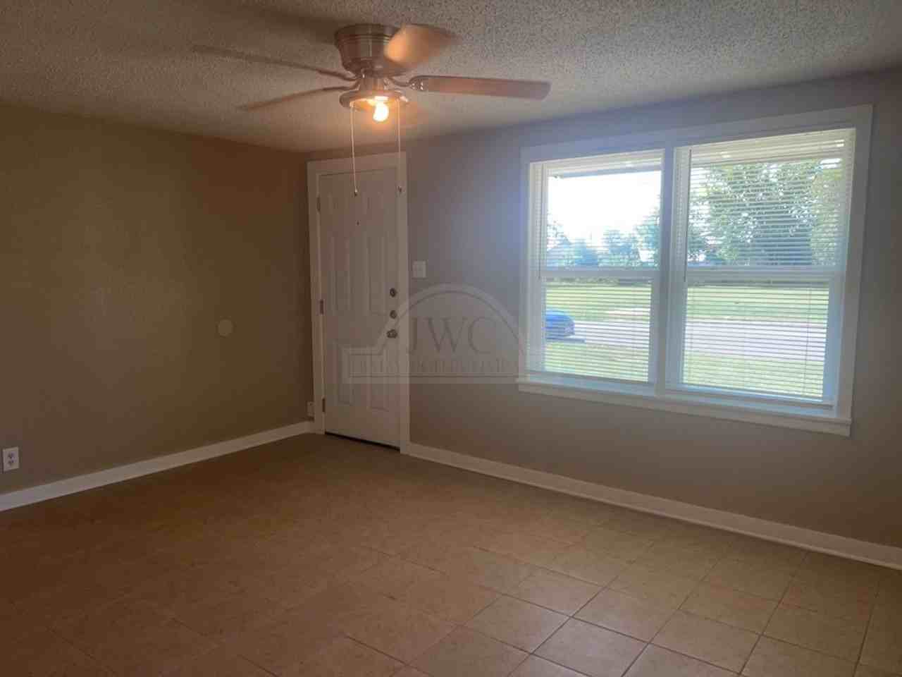407 Adams Ave - Photo 3 of 14