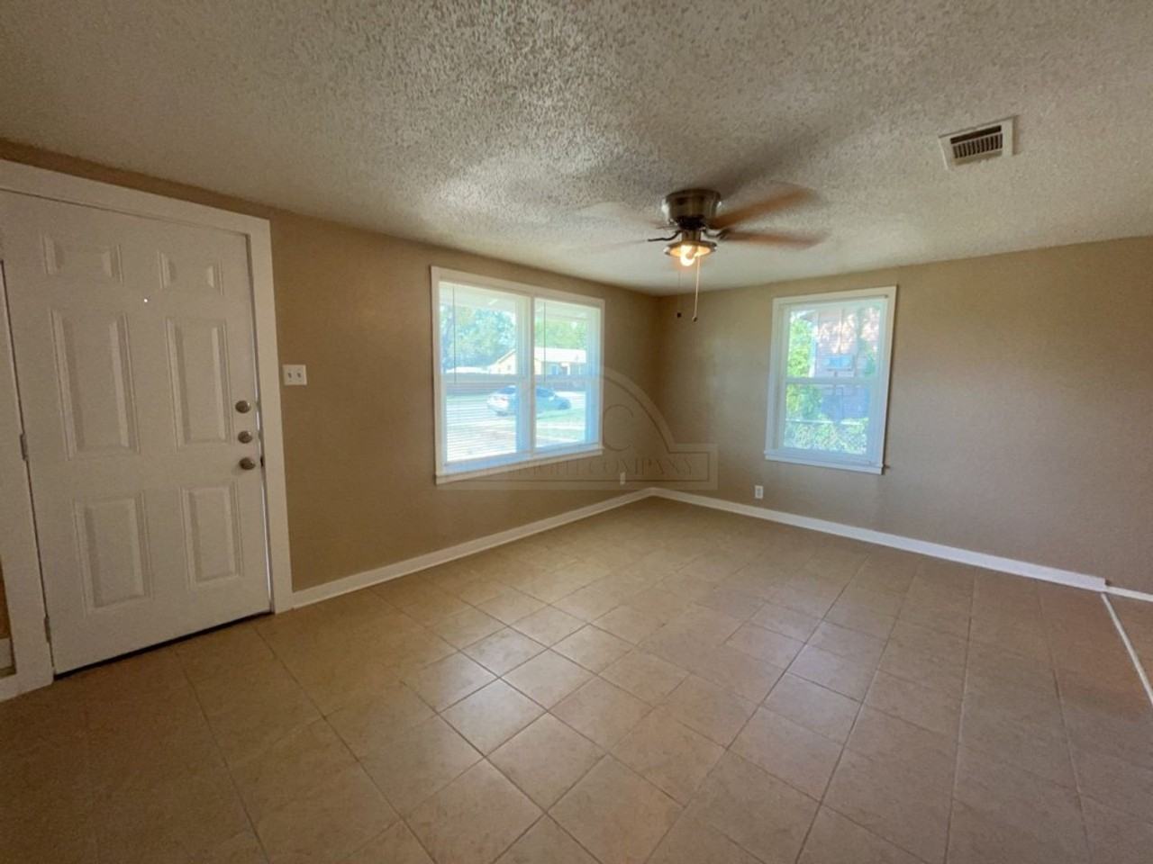 407 Adams Ave - Photo 4 of 14