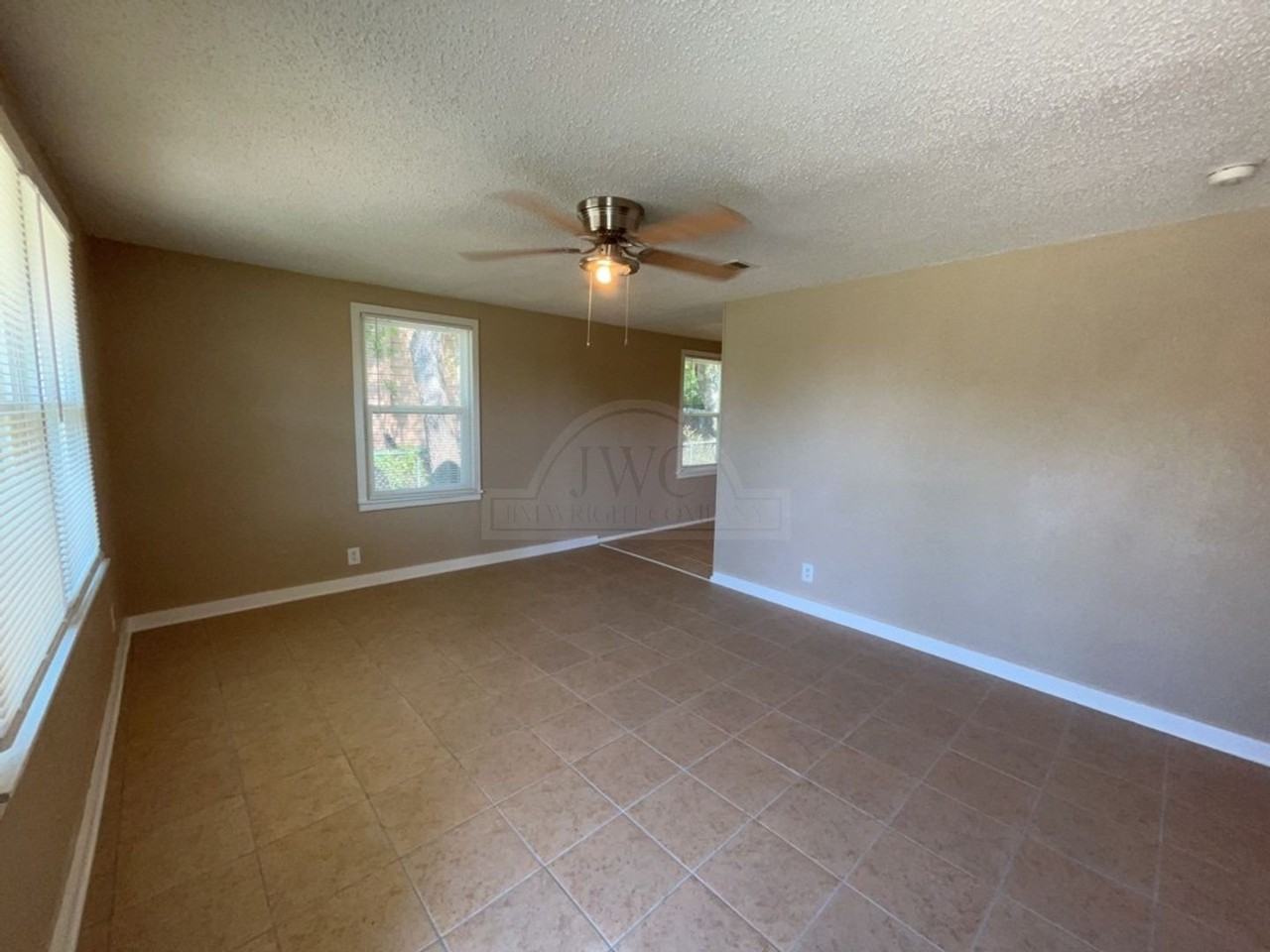 407 Adams Ave - Photo 5 of 14