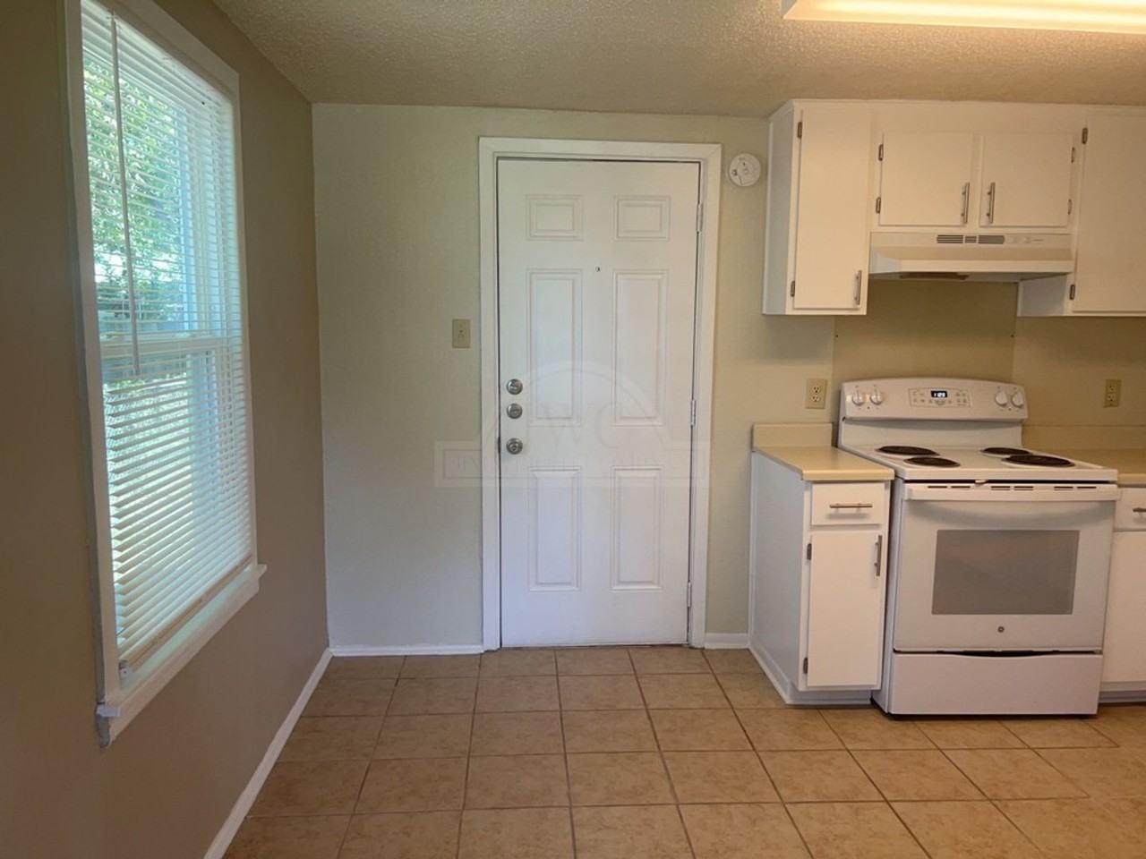 407 Adams Ave - Photo 6 of 14