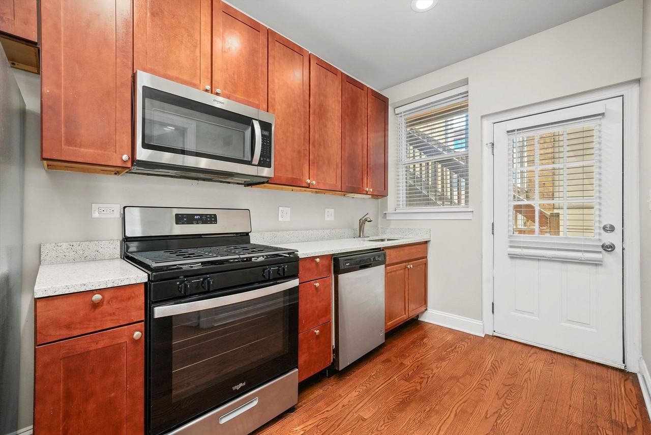 The Onyx on Hoyne - Photo 2 of 44