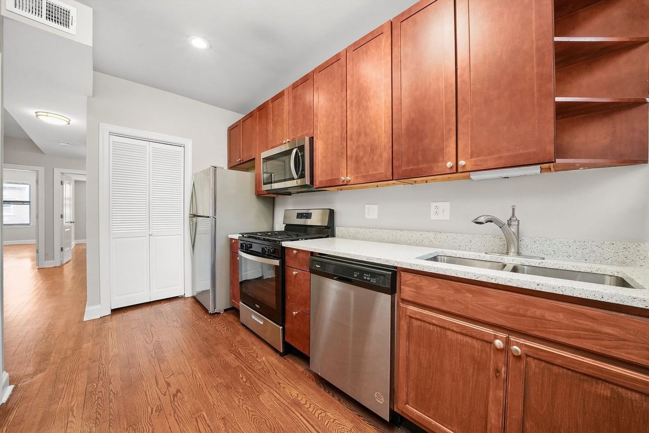 The Onyx on Hoyne - Photo 3 of 44