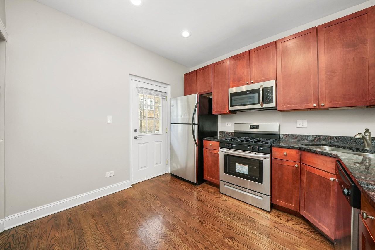 The Onyx on Hoyne - Photo 6 of 44