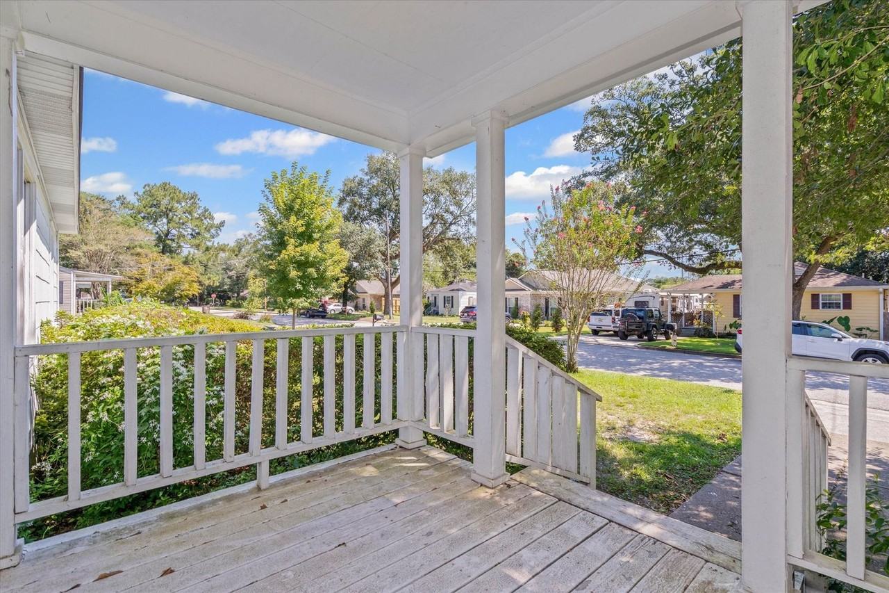 555 Shady Oak Dr - Photo 2 of 22