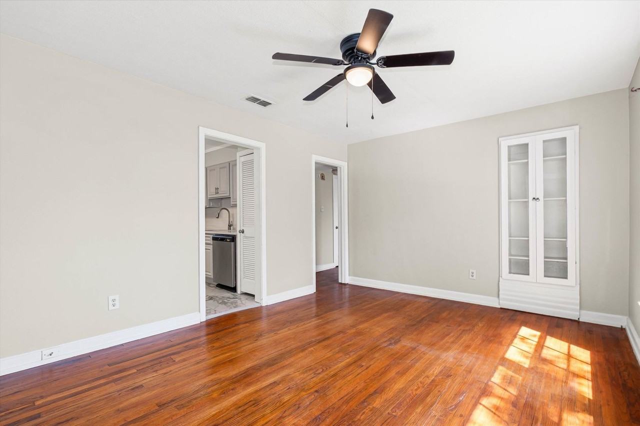 555 Shady Oak Dr - Photo 3 of 22