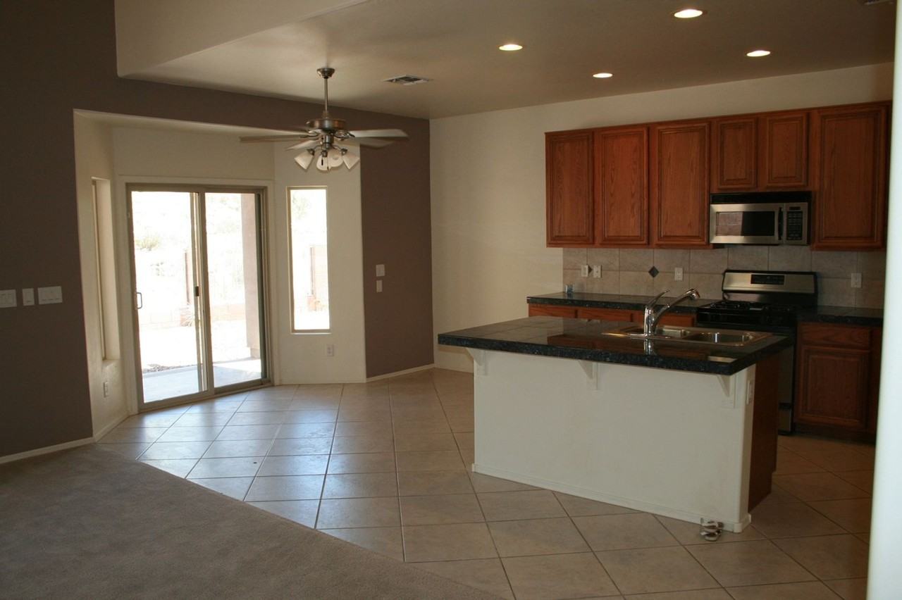 4302 N Sunset Cliff Dr - Photo 4 of 16