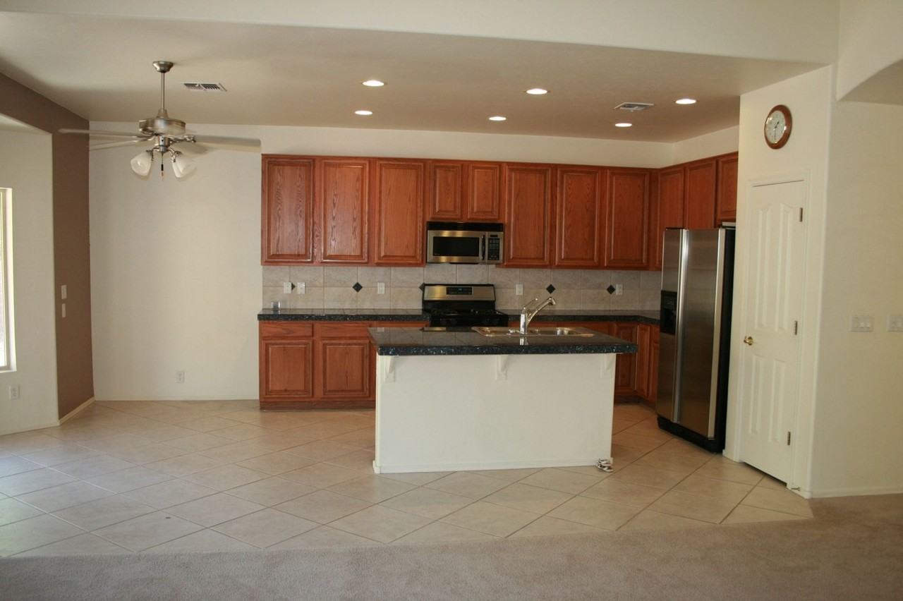 4302 N Sunset Cliff Dr - Photo 5 of 16